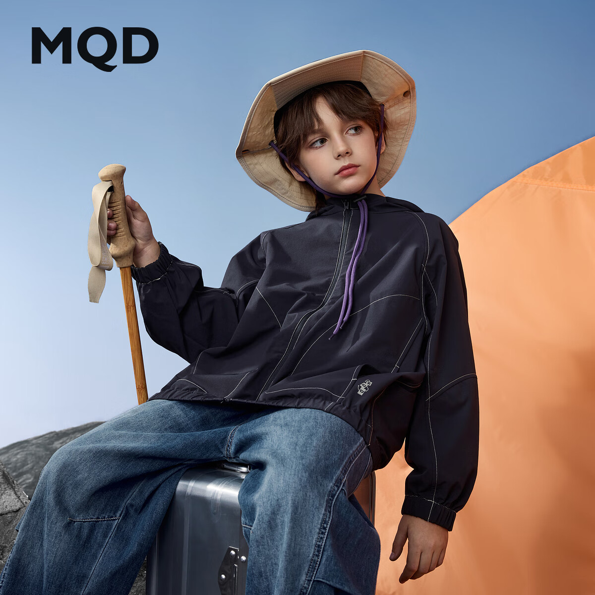 马骑顿（MQD）男童秋新款拼接户外露营登山服宽松落肩连帽外套 藏青 150
