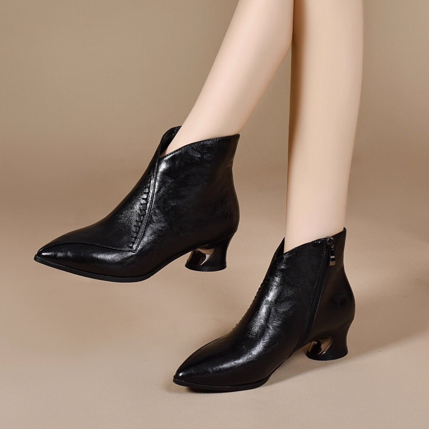 粗跟尖头小短靴法式中跟及踝靴子2025新款秋冬季时尚女鞋 黑色 37