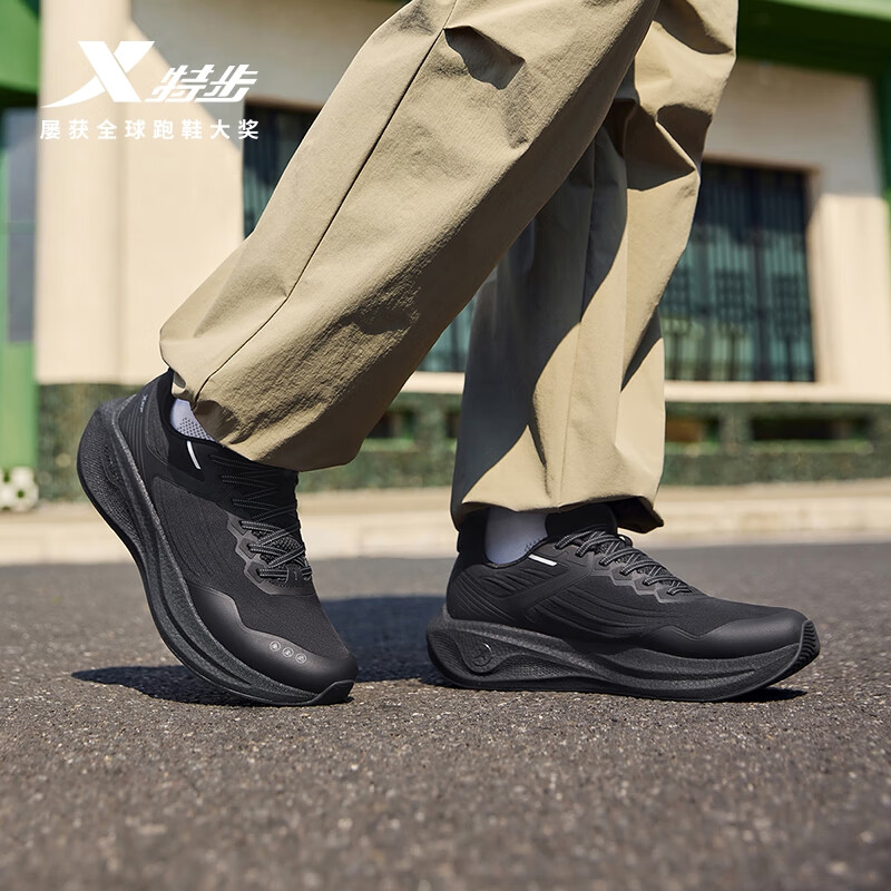 特步后盾跑步鞋运动鞋秋冬新款轻便减震回弹防滑防泼水男子跑鞋黑色