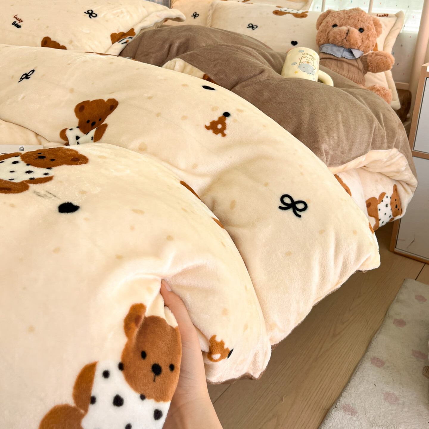 多兰诗牛奶绒四件套 秋冬保暖雪花绒单双人宿舍家用珊瑚绒床单四件套 酥酥小熊咖 1.8米 床笠款 (被套200*230cm) 四件套