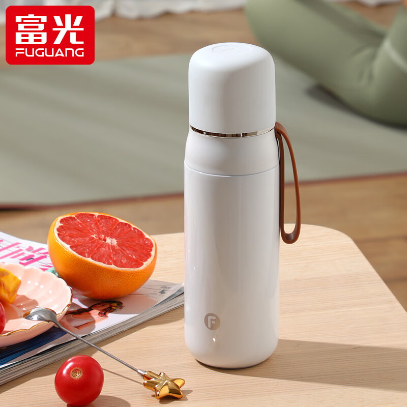 304ֿڵŮʿӵͷ±Яˮ