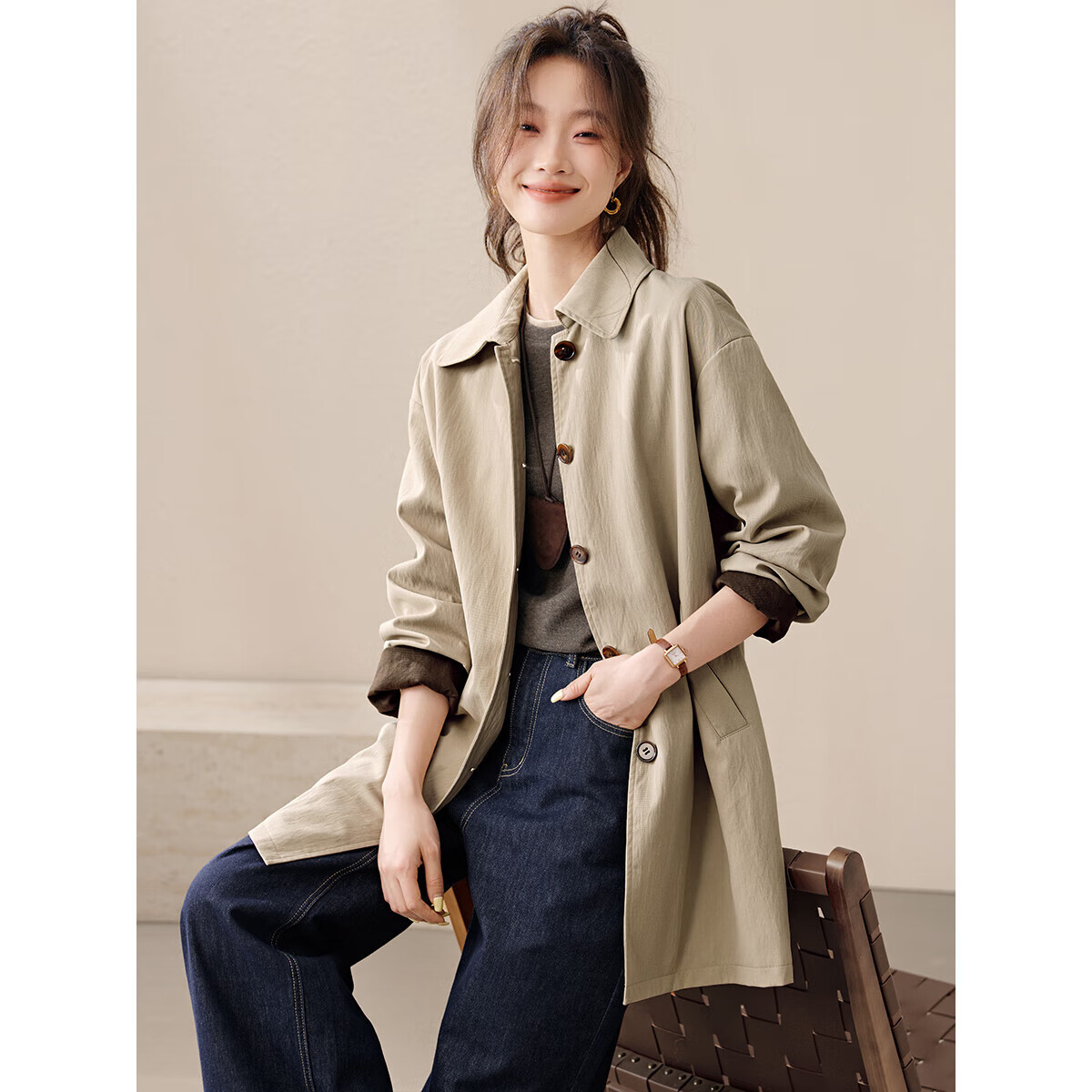 沫晗依美一手长翻领减龄袖口撞色风衣2025秋季新款英伦风休闲外套