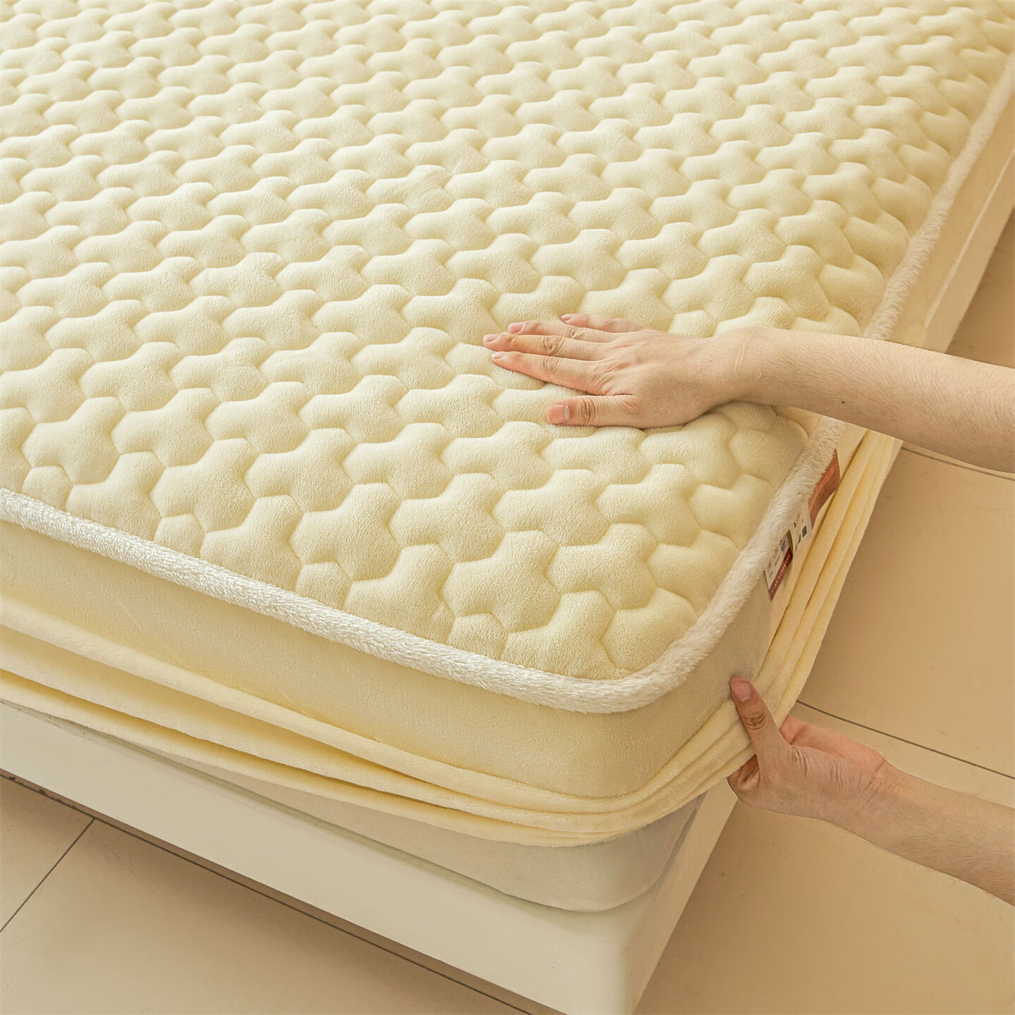 雅鹿牛奶绒夹棉床笠1.8米x2米床单床套罩床垫保护套加厚a类母婴三件套 牛奶绒夹棉床笠-点黄【A类加绒加厚】  180*200+30cm高度