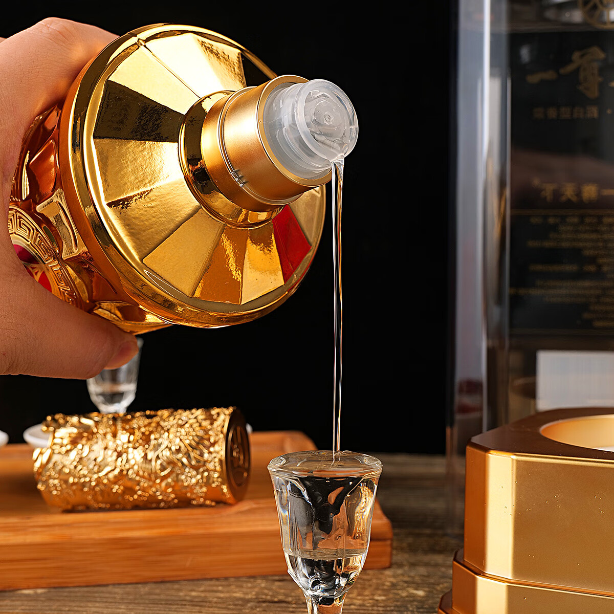 一尊天下金尊 浓香型白酒 52度 500ML*2瓶 商务宴请 过节送礼 高端赠礼袋 52度 500mL 2瓶 赠礼袋