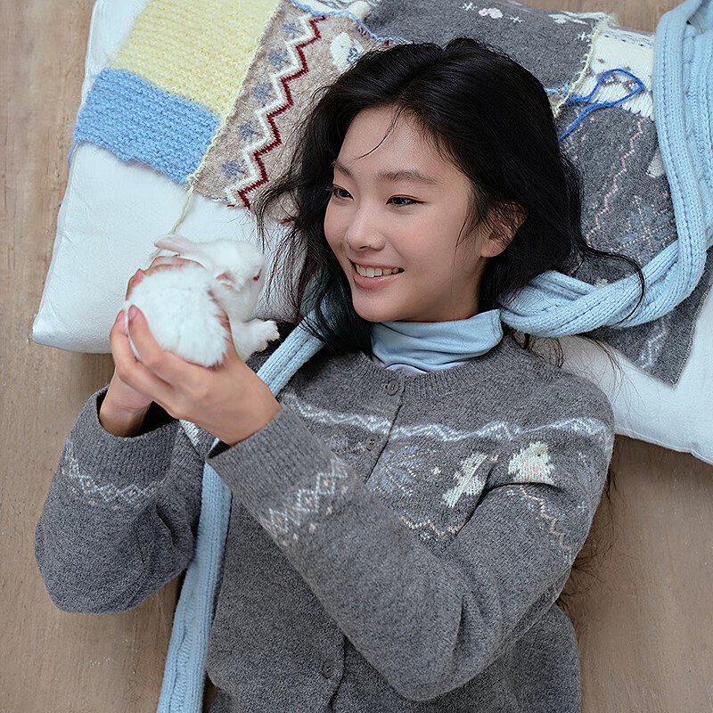 乐町【费尔岛】兔子提花针织开衫女秋冬新款纹样系列正肩内搭上衣 锡灰色（现货） S