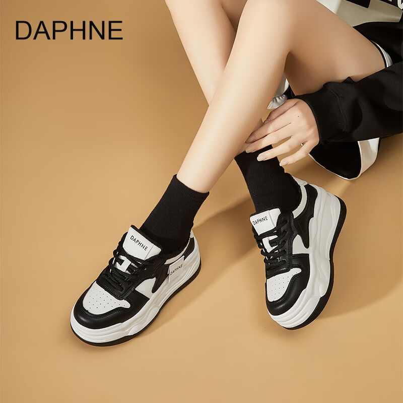 达芙妮厚底保暖加绒小白鞋女2025秋冬新款百搭增高松糕休闲防滑板鞋 白黑色加绒款 【保暖加绒-秋冬百搭】 36