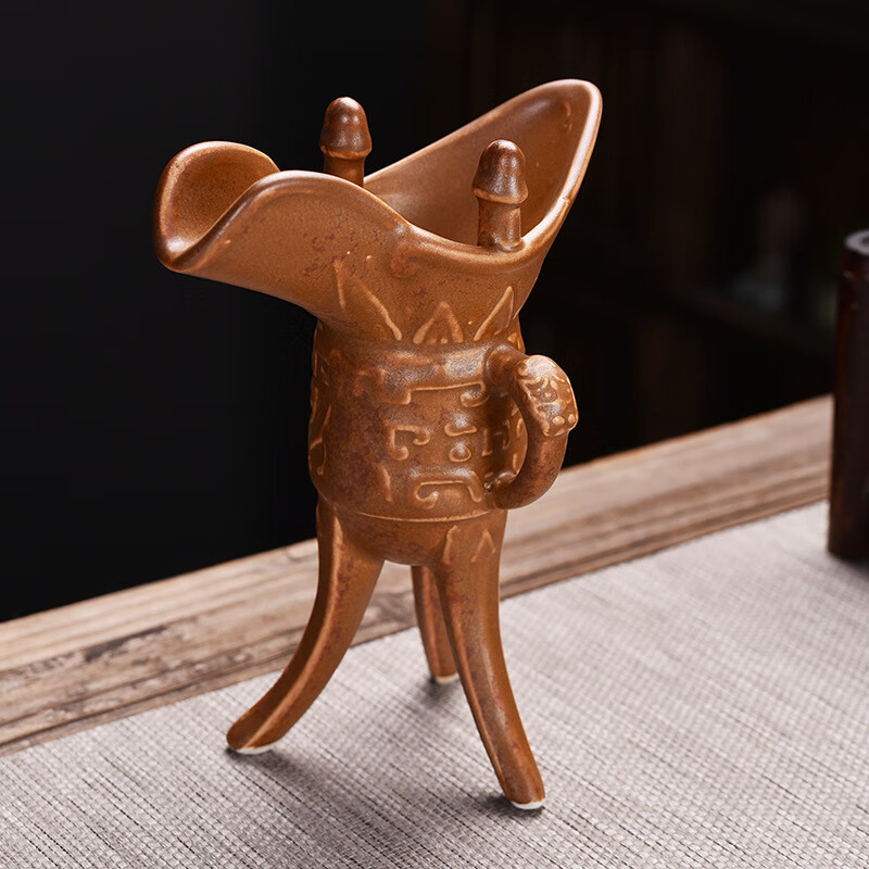 创意复古仿古宫廷帝王杯陶瓷分酒器大号白酒公爵三足鼎立三脚酒杯