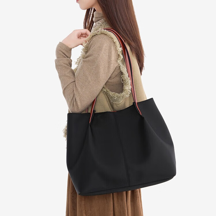 秀迪猫【送礼首推】冬季氛围感大容量女生牛皮托斜挎包生日礼物精选 黑色-极速发货