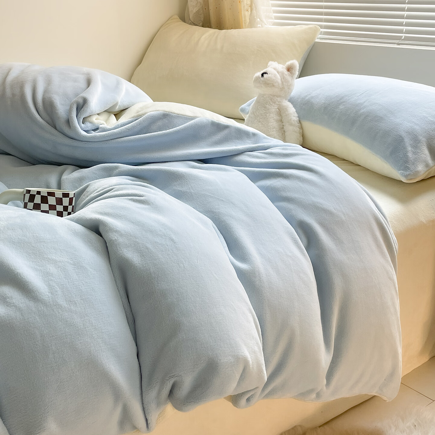 雅鹿纯色秋冬季牛奶绒保暖四件套珊瑚绒床上绒加厚法兰绒被套三件套 浅蓝+奶黄【高克重牛奶绒 厚实保暖】 1.8m四件套 床单款 (被套200*230cm)