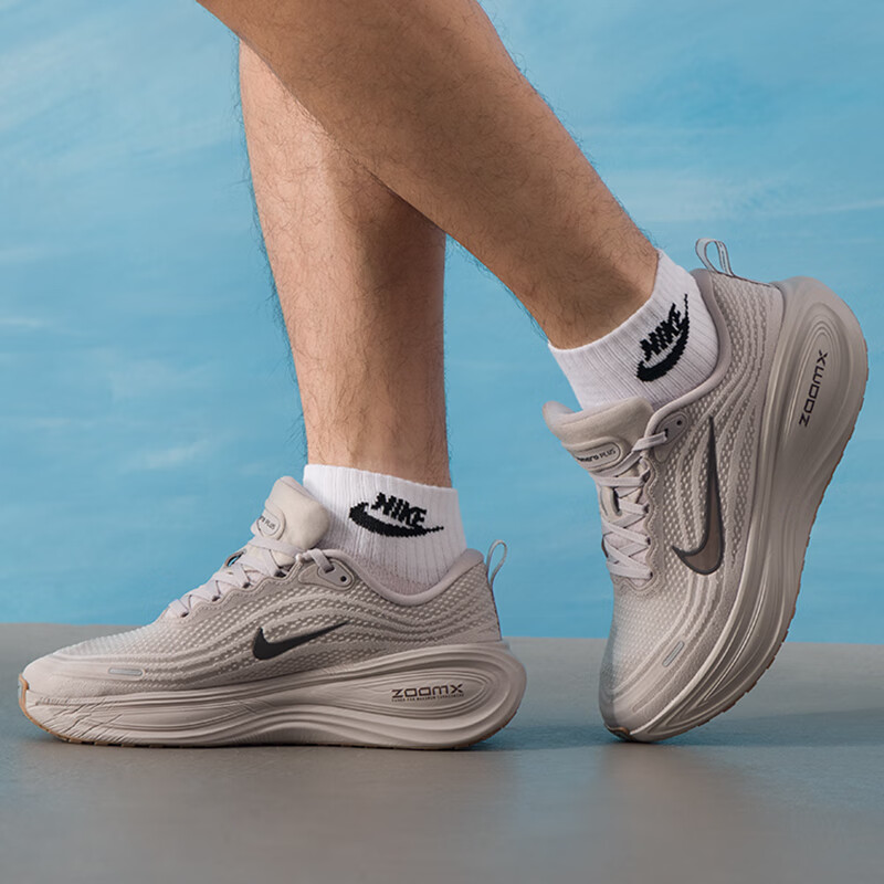 耐克（NIKE）【滔搏运动】男鞋NIKE VOMERO PLUS运动训练缓震跑步鞋HV8150-005 HV8150-005 43