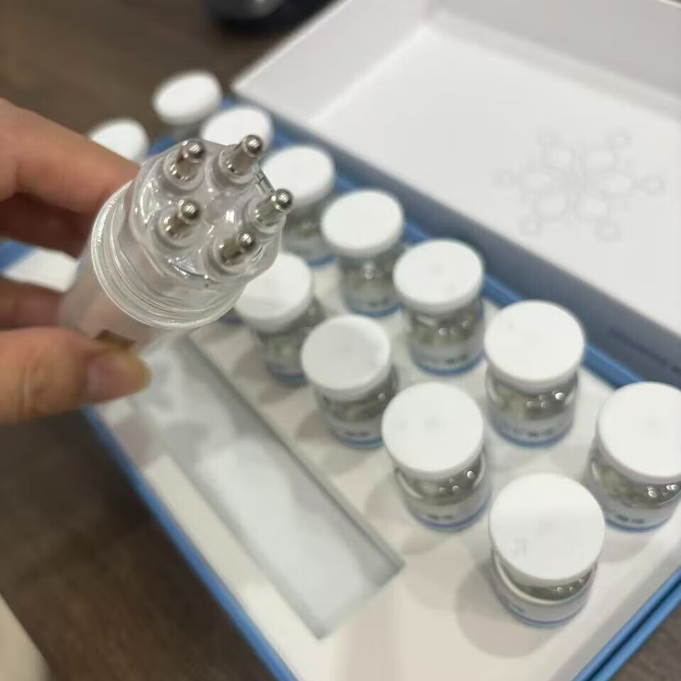 泌伶头皮紧致敏修精华液 头油 头屑 营养毛囊 头皮 K衰按摩上液器 白色