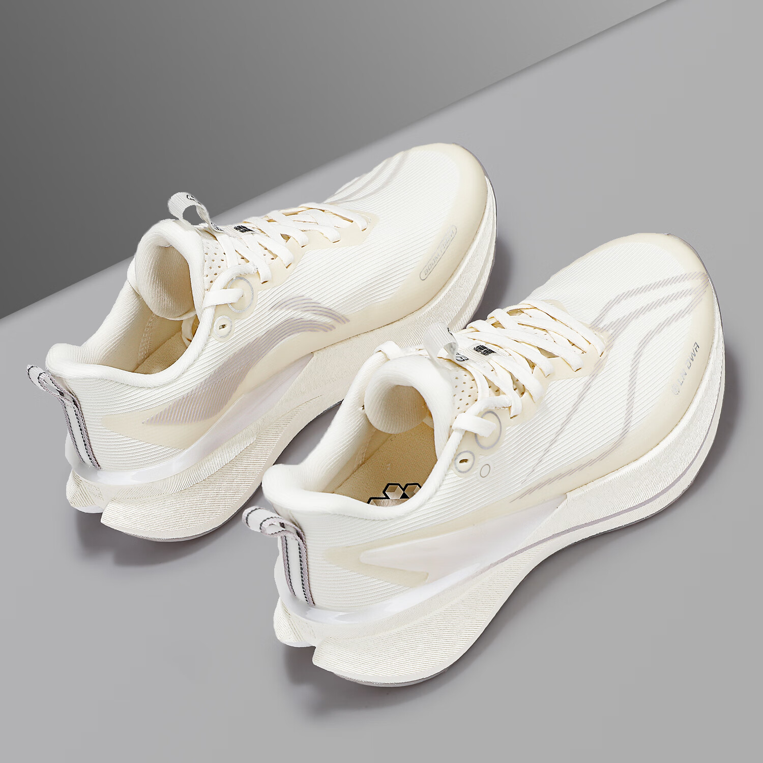 李宁跑步鞋赤兔8pro女款2025秋季新款回弹减震跑鞋防滑耐磨轻便运动鞋 赤兔8PRO ARPV016-4 米白色 | 秋冬新款 鞋面加厚 37 (230mm)