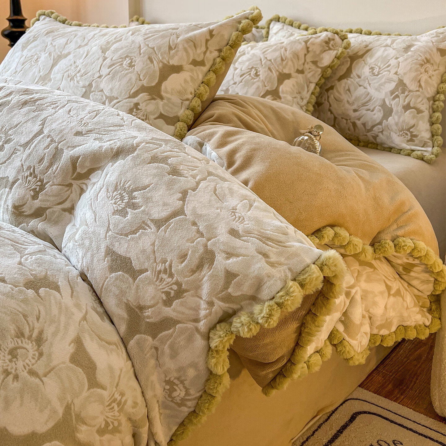 苏萱轻奢雕花牛奶绒床上四件套双面毛绒被套珊瑚绒床单人冬季保暖床品 晨曦 1.8m 床单款 四件套-被套200x230cm