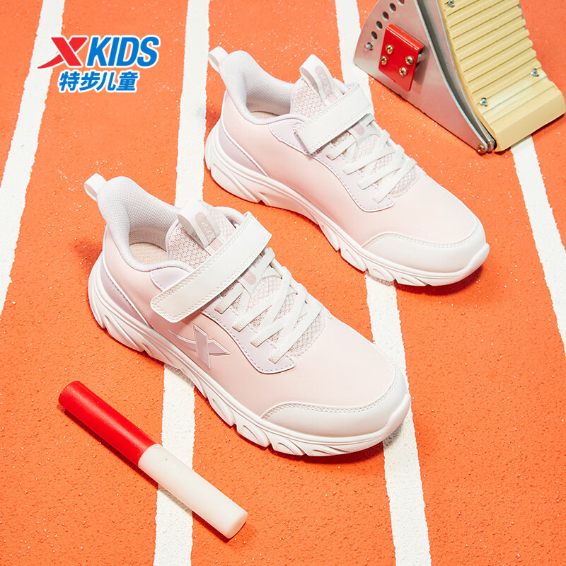 特步儿童跑鞋秋季男女童中大童魔术贴设计透气网布柔软舒适百搭运动鞋 水粉色/帆白 【9556革面款】 36 码