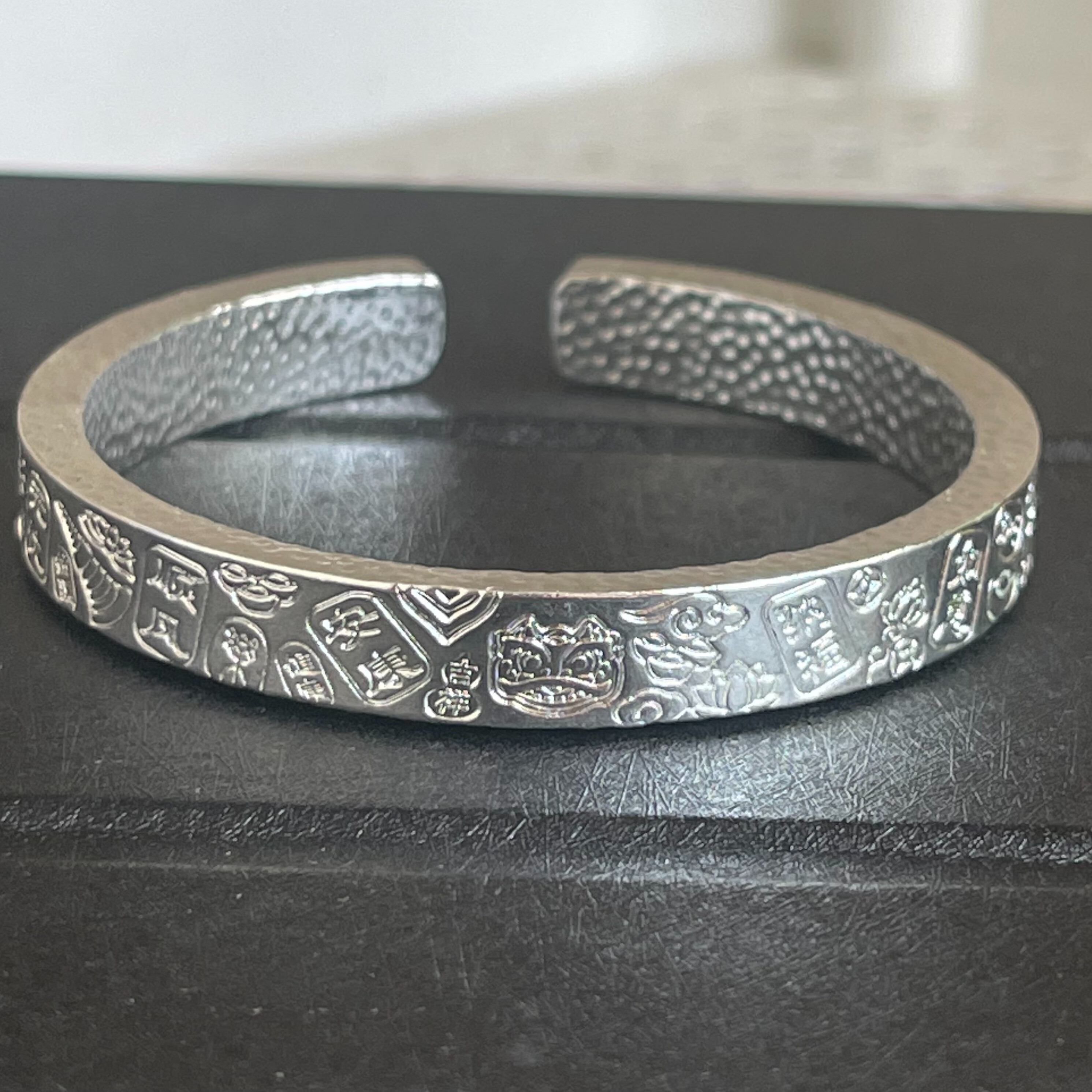 老凰祥足银9999猫眼银手镯女纯银实心开口镯子简约气质送女友礼物 足银吉言醒狮招财纳福锤纹手镯57克+证书/礼盒