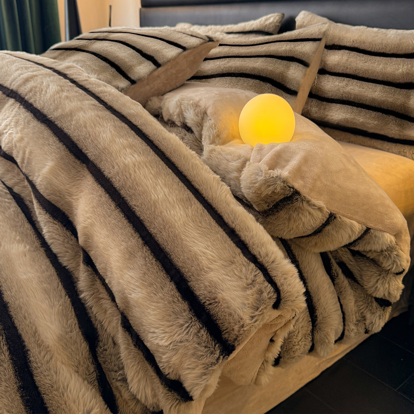 苏萱撸猫感兔毛绒床上四件套冬季加厚牛奶珊瑚绒床品法兰绒被套床单三 条纹咖 1.8m 床单款 四件套-被套200x230cm