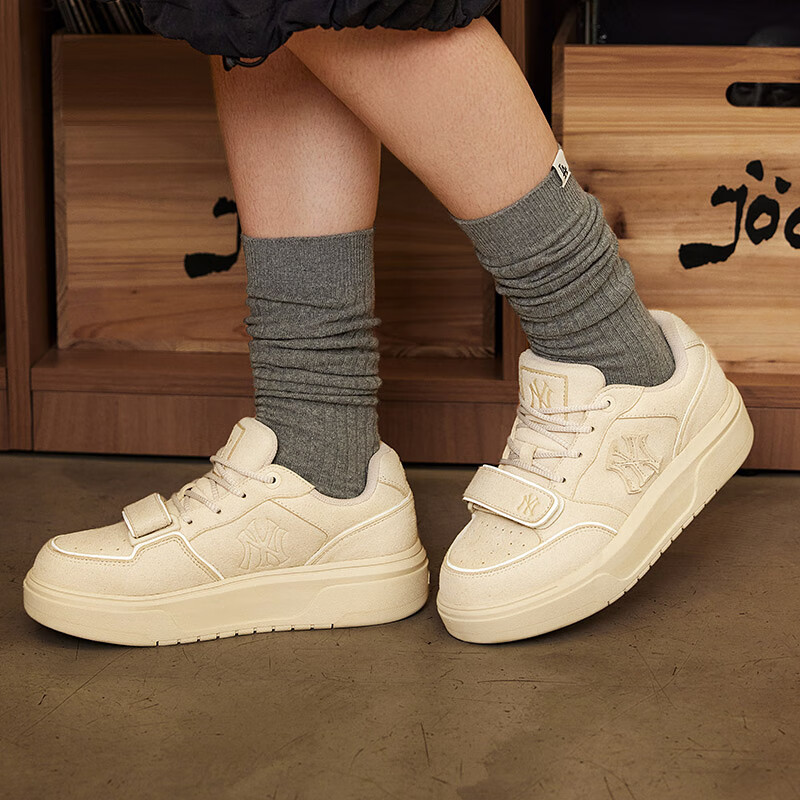 美职棒（MLB）官方 25秋季新款复古学长鞋时尚潮流老花板鞋男女鞋子运动鞋 纽约洋基队/奶油色 42.5 (270mm)