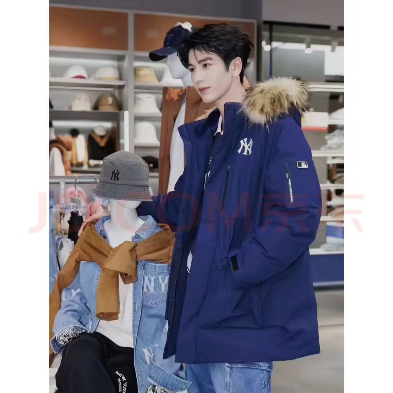 MLB男女张凌赫中长款户外时尚羽绒服加厚鹅绒工装风毛领服24秋冬 纽约洋基队/奶白色 XL