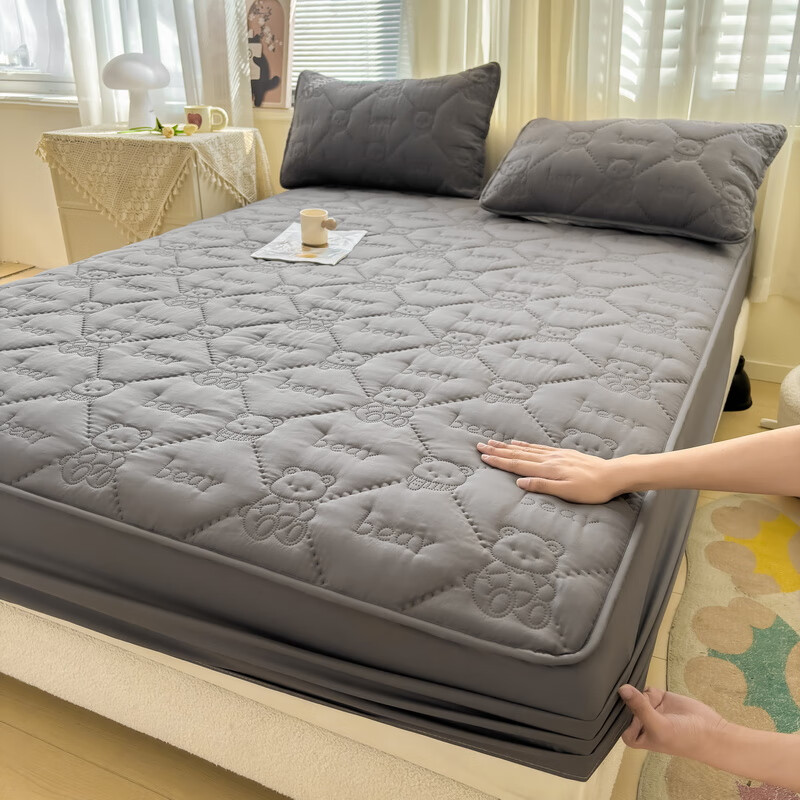 雅鹿加厚夹棉床笠防尘绗缝床罩三件套隔脏床盖床垫保护套床上用品 小熊夹棉床笠-高级灰【蓬松柔软 四季通用】 150*200cm单床笠+枕套一对