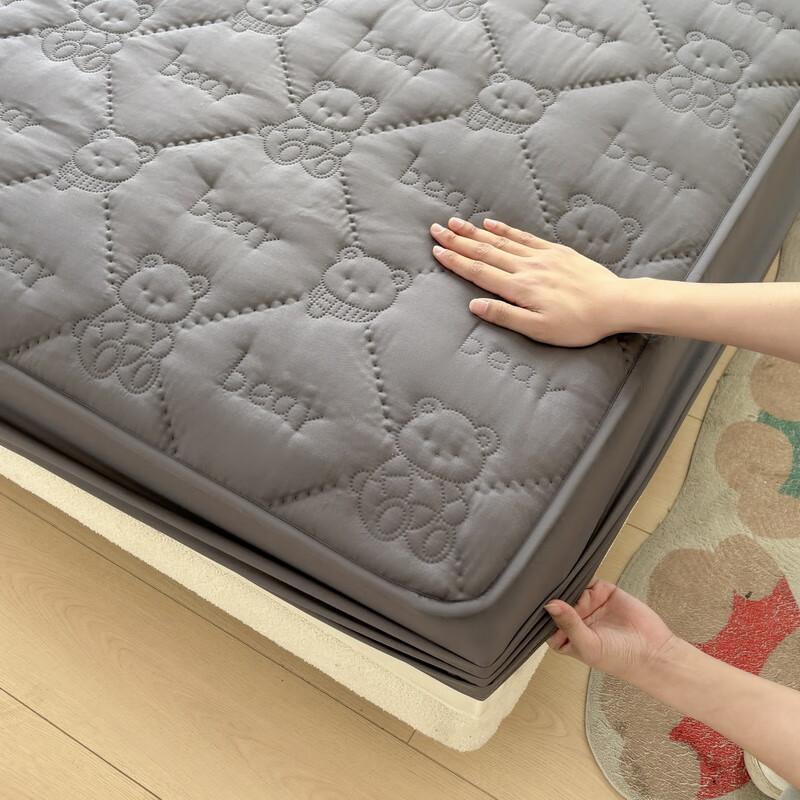 雅鹿加厚夹棉床笠防尘绗缝床罩三件套隔脏床盖床垫保护套床上用品 小熊夹棉床笠-高级灰【蓬松柔软 四季通用】 150*200cm单床笠+枕套一对