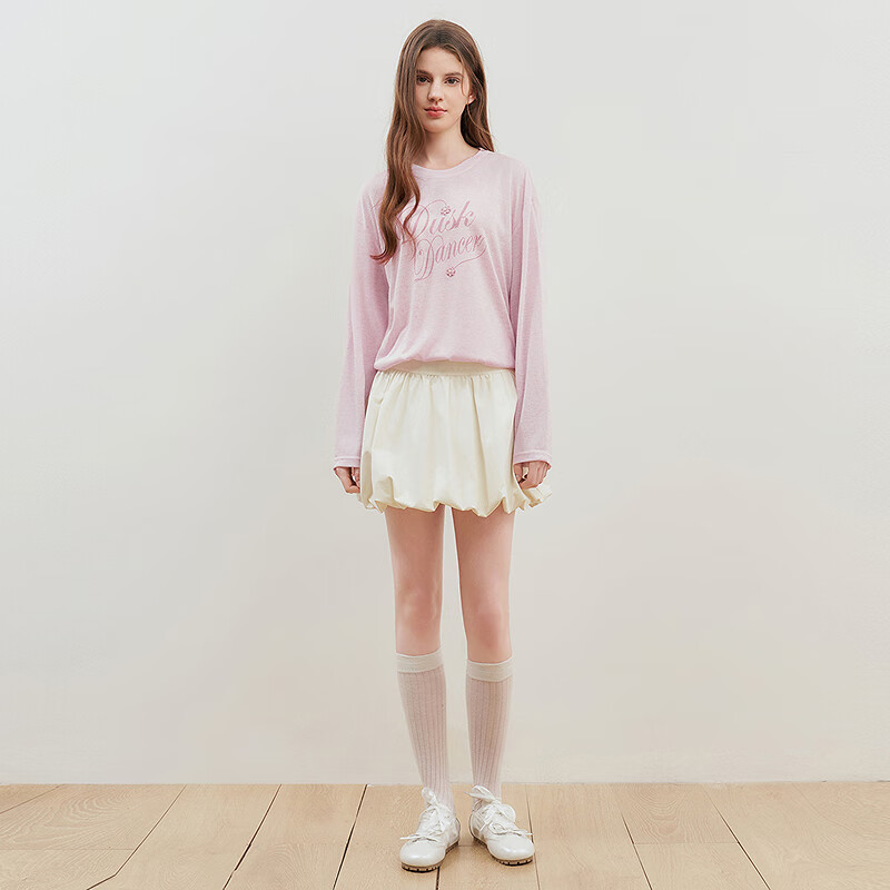 乐町清甜花体字母印花简约落肩长袖T恤 卡里尼亚粉(现货) L