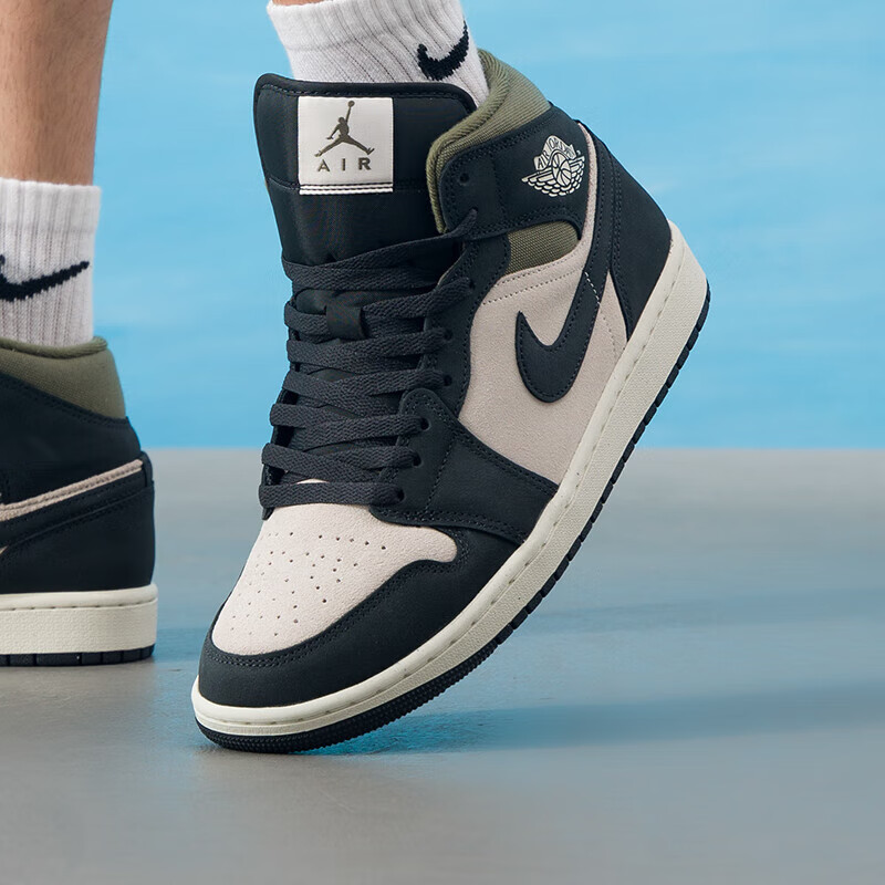 耐克（NIKE）男鞋AIR JORDAN 1 MID SE复古运动休闲鞋HV4091-102 HV4091-102 42