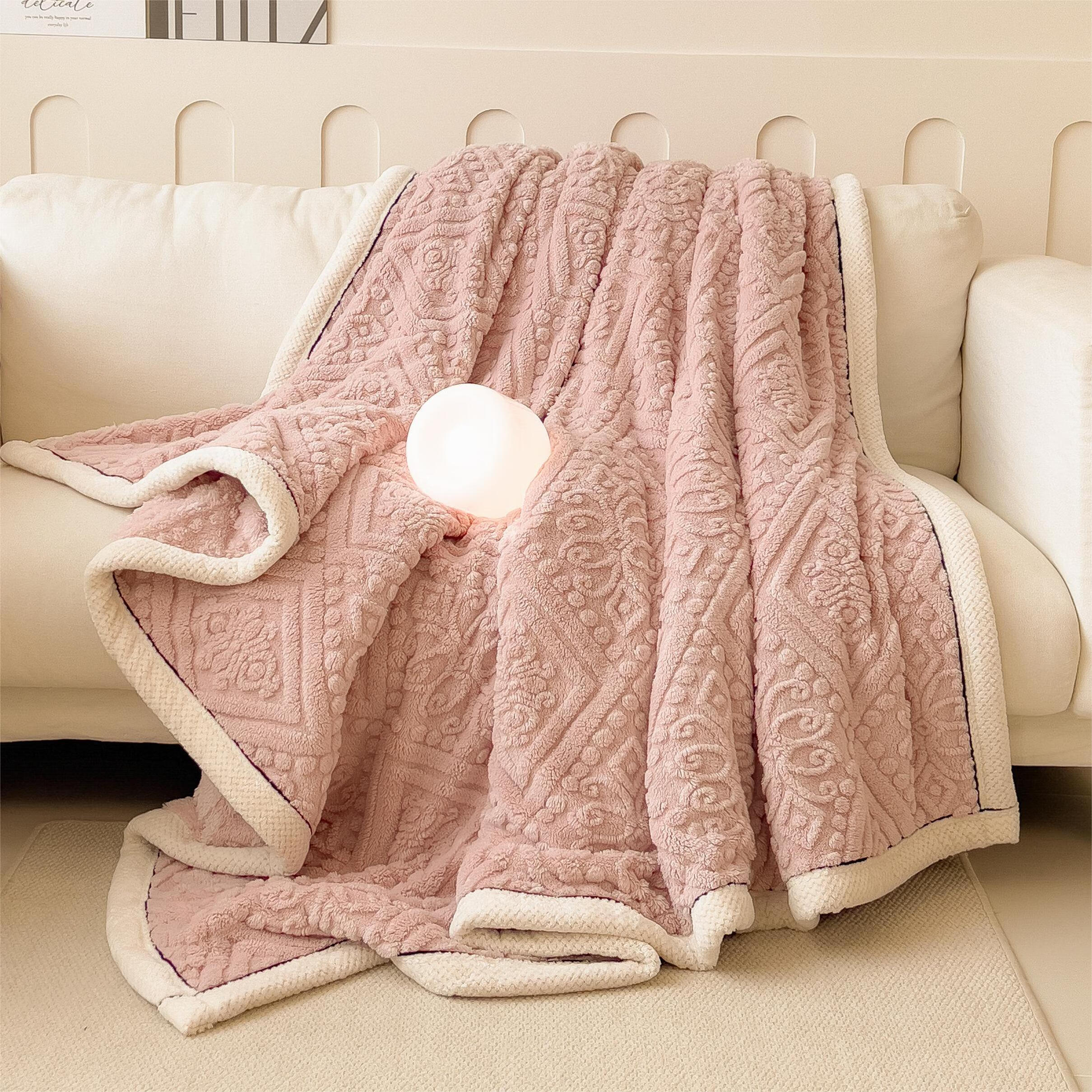 猫人（MiiOW）欧式雕花绒毛毯冬季加厚加绒办公室午睡小毯子铺床牛奶绒沙发盖毯 樱花粉【加厚高克重】 180*200cm约2.8斤【绒毛牢固】