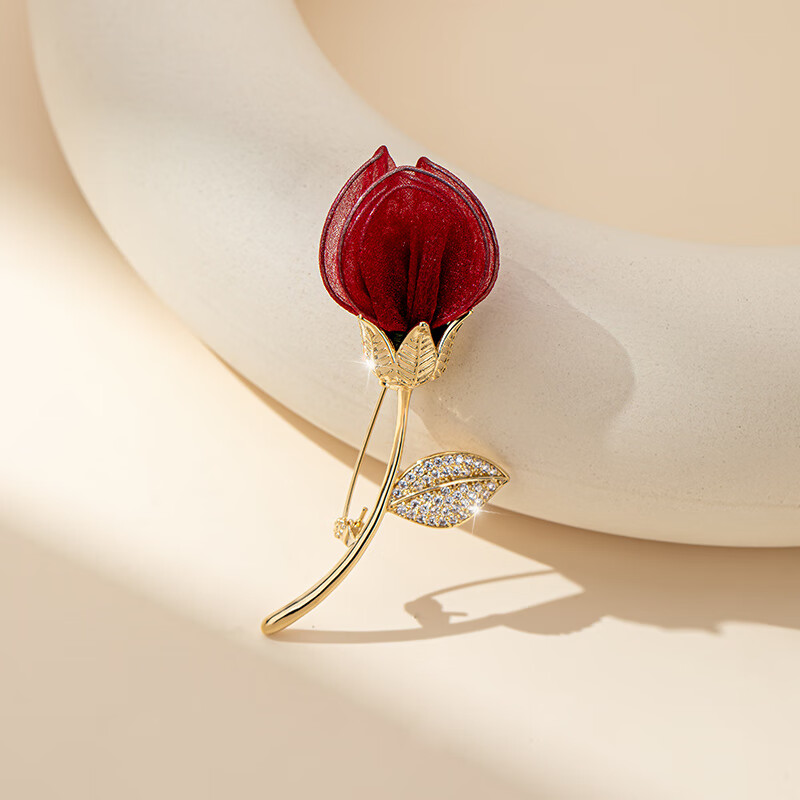 Qlady郁金香胸花胸針女款感輕奢2025新款別針配飾花朵元素配飾領(lǐng)針 紅色