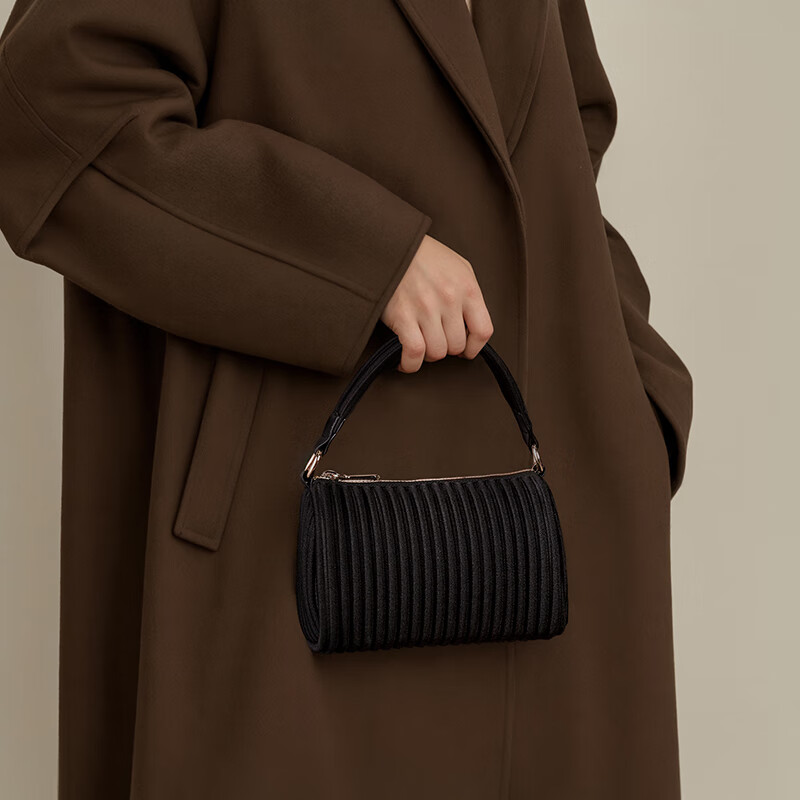 ONIMALS波士顿包女式2025新款款枕头包斜挎保龄球包手提小包 焦糖色