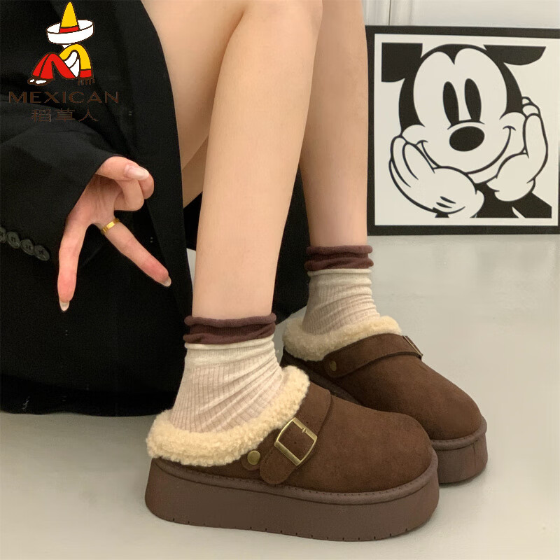 稻草人（MEXICAN）厚底加绒包头棉拖鞋女外穿2026新款秋冬季勃肯半拖一脚蹬毛毛拖鞋 咖色 35