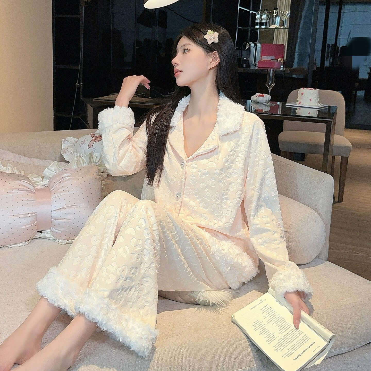 海岛绒睡衣女款2025新款秋冬季双面绒豹纹吊带三件套装性感家居服