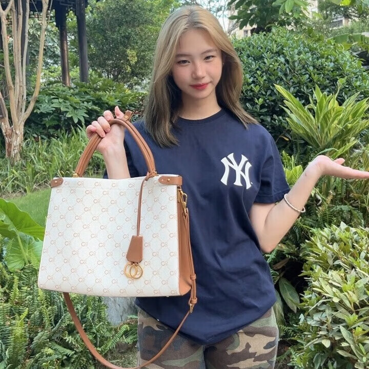 COOGI包包女包奢侈品2026新款单肩斜挎包托特包情人节礼物送女友老婆 米白 35*26*13cm