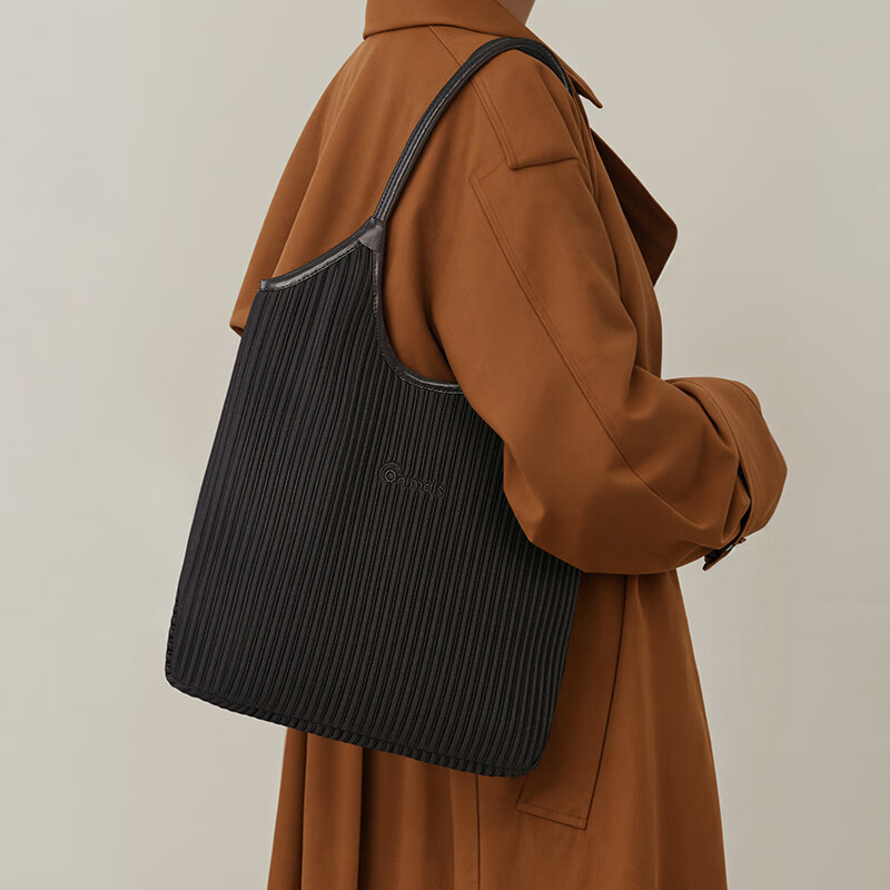 ONIMALS大容量托特包包女2025新款单肩手提包上班通勤轻便电脑包 奶油白