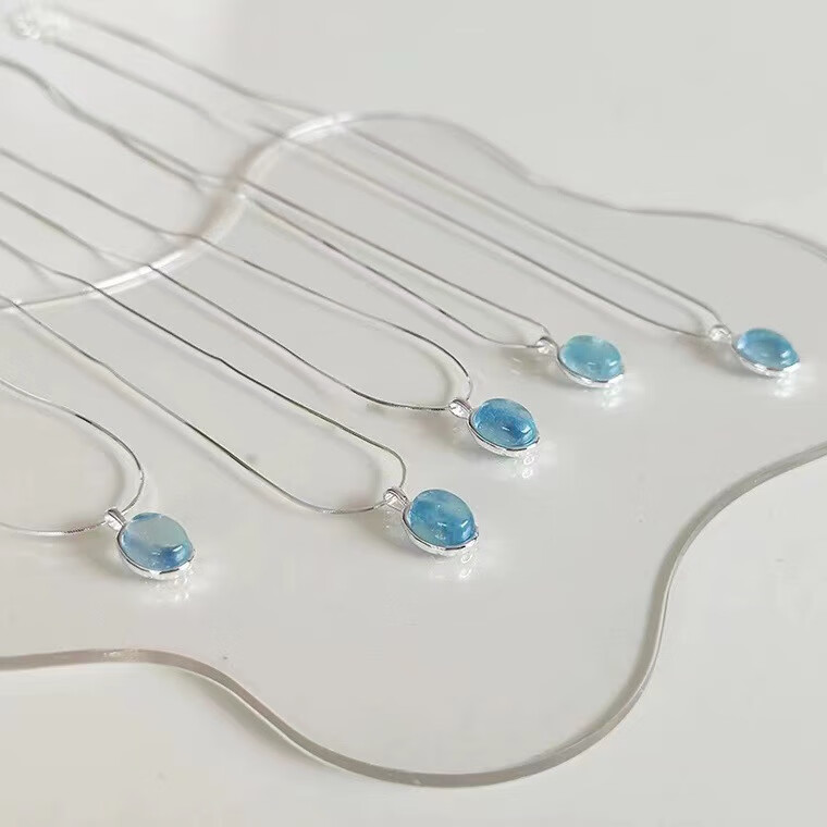 银海蓝宝椭圆项链女轻奢独特设计ins蛇骨链宝石吊坠锁骨链 人造海蓝宝项链 925银