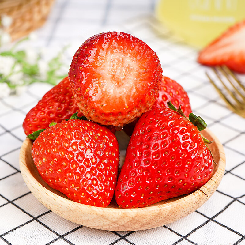 飘香果度【顺丰直达】红颜奶油草莓99红颜草莓新鲜次日达陕西草莓非丹东 净重1000g 大果(单果20-25g)头茬试吃/尝鲜可选