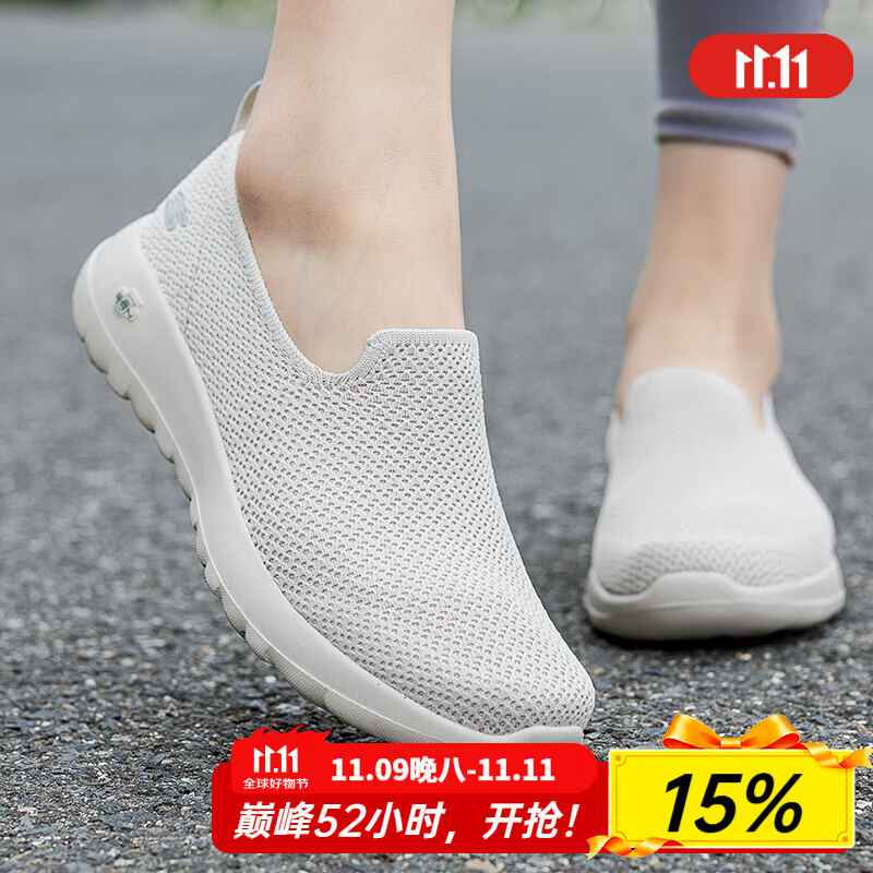 斯凯奇（Skechers）女鞋夏季2025新款一脚蹬穿脱老人鞋软底轻便网面透气休闲鞋妈妈鞋 124686-TPE /灰褐