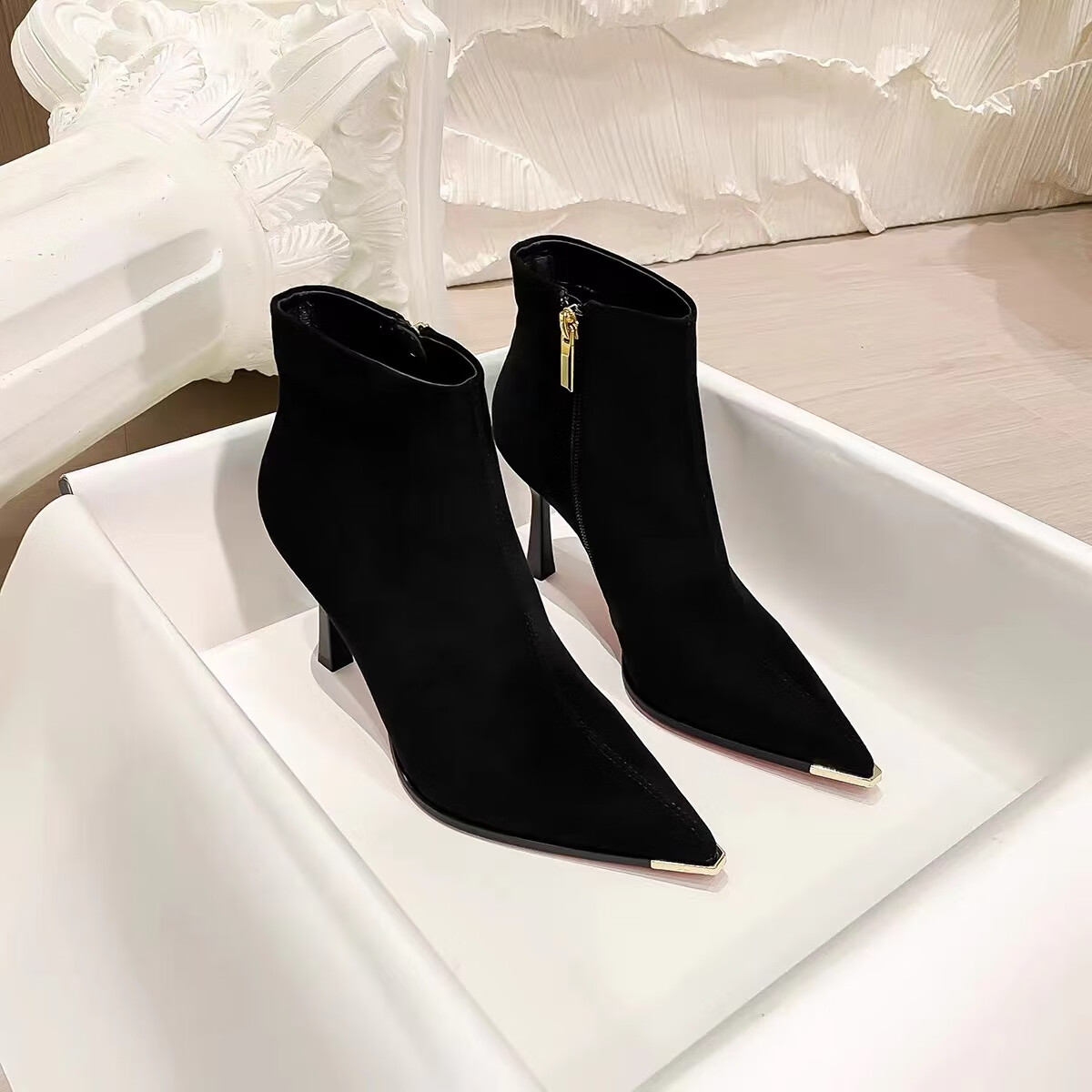 蓝晨语依短靴女黑色绒面水钻尖头防踢头高跟细跟时装靴弹力气质侧拉链靴子 黑色7厘米 35 (225mm)