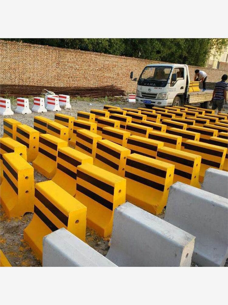 溥覃水泥隔离墩石头路障防撞墩围栏高速分流警示墩停车场广场基础底座