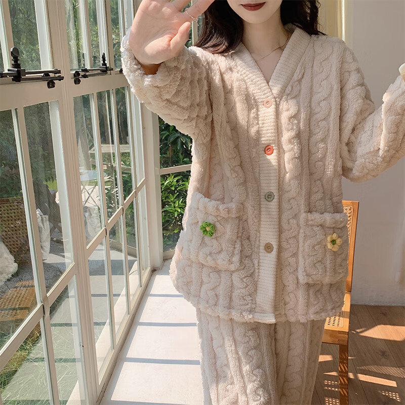 俞兆林珊瑚绒睡衣女秋冬季可外穿加绒加厚可爱小花朵法兰绒家居服套装 杏色小花朵 均码 【适合80-140斤】