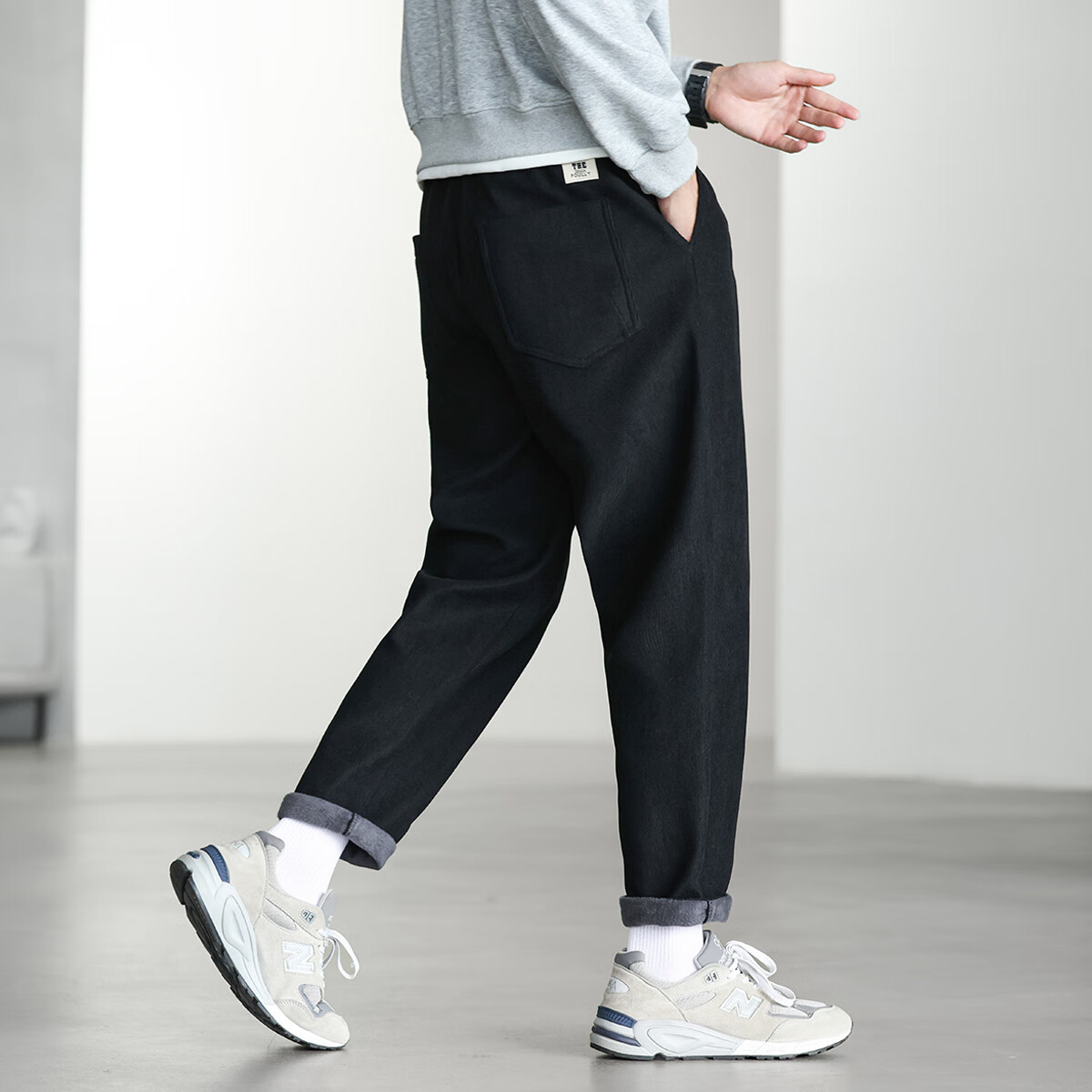 布衣传说加绒加厚重磅灯芯绒休闲裤男松紧腰抽绳柔软保暖运动小锥裤子 黑色 L