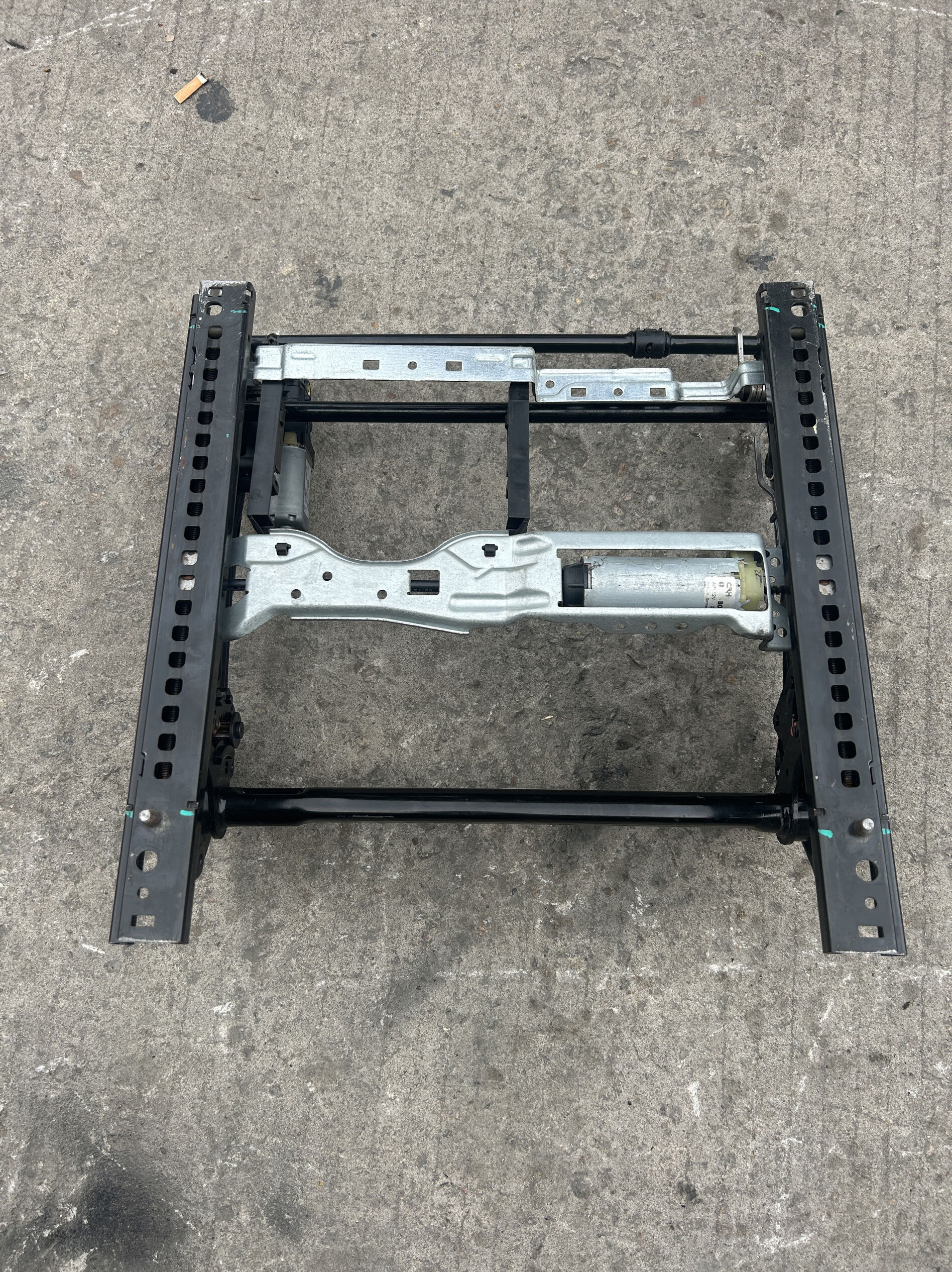 丽田适用cls300cls350e260座椅电机滑轨导轨轨道滑道马达支架底座汽车