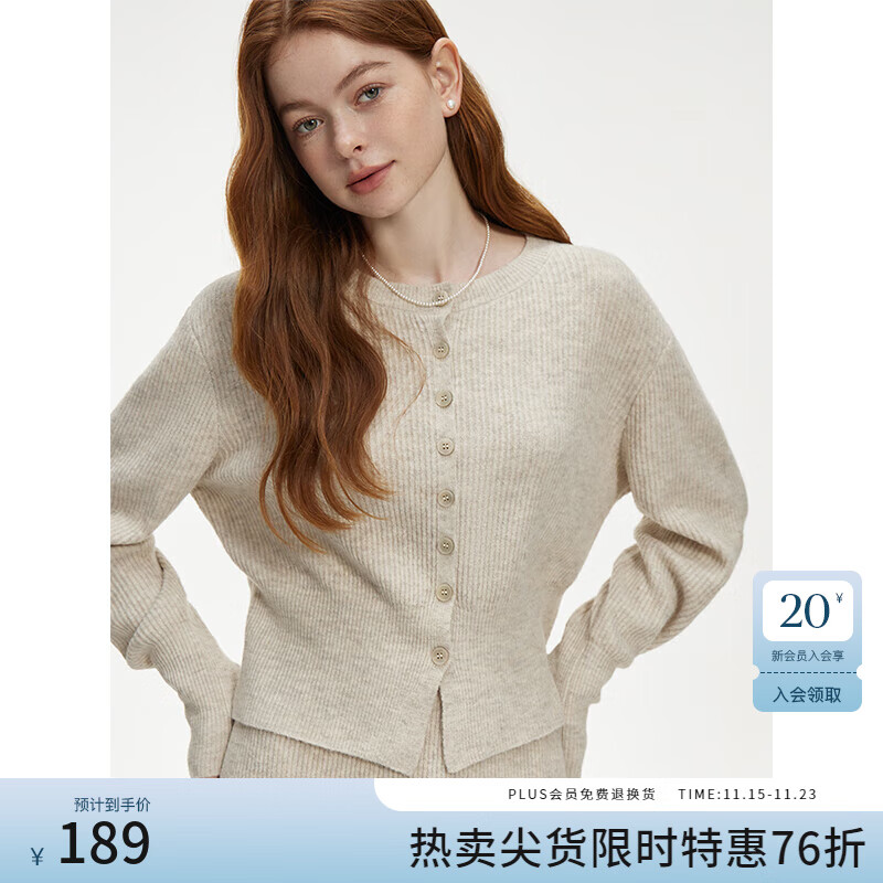 范思蓝恩针织套装女秋冬2024新款通勤休闲圆领毛衣开衫半裙两件套 米色针织衫 M