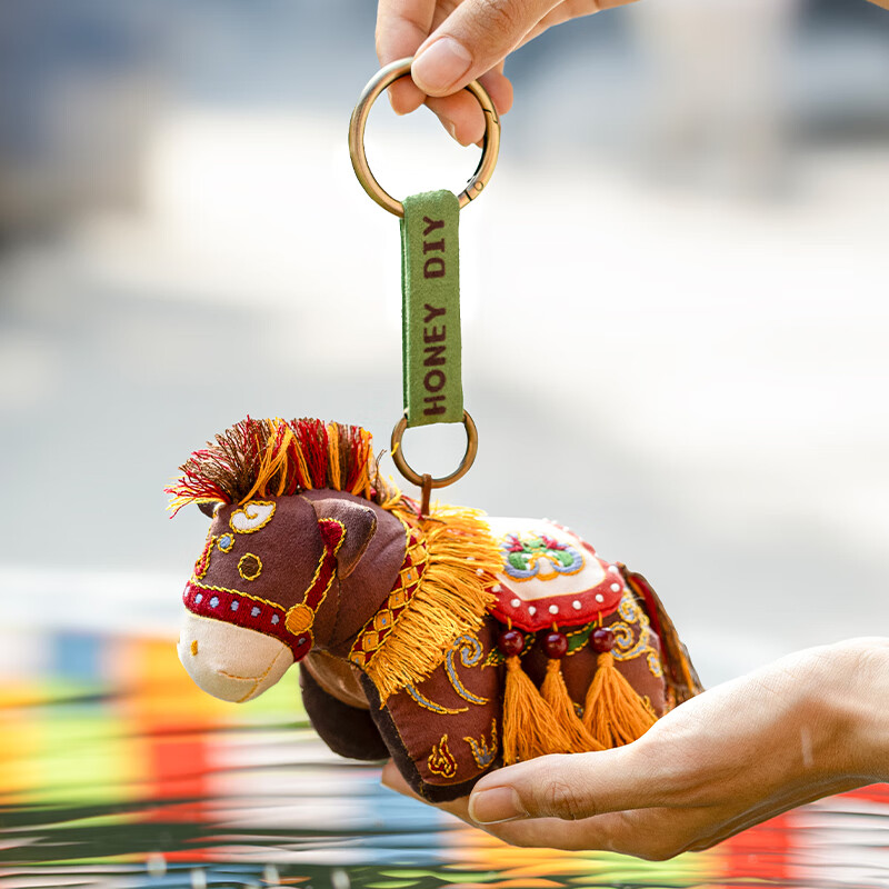 哈尼手工(HoneyDIY)马到成功斜挎包中国风休闲包多用途手机包马年diy刺绣组合包 马上有福吉祥挂件(材料包非成品)