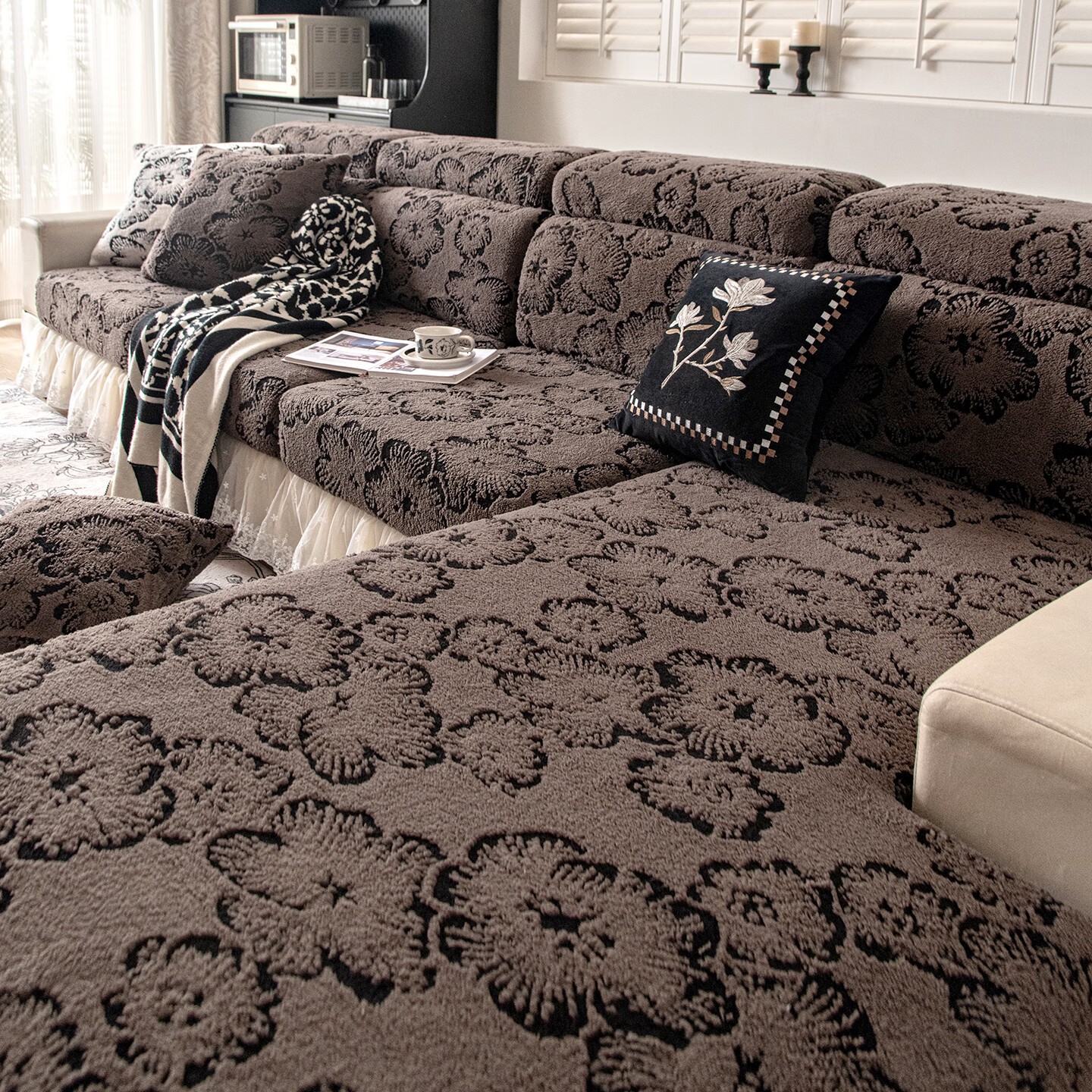 金拾美月轻奢高级感沙发套罩防猫抓秋冬季毛绒沙发坐垫笠全包防滑万能盖布 简纹棉柔裙边-咖色 单人加大S宽65-85cm*长65-95cm