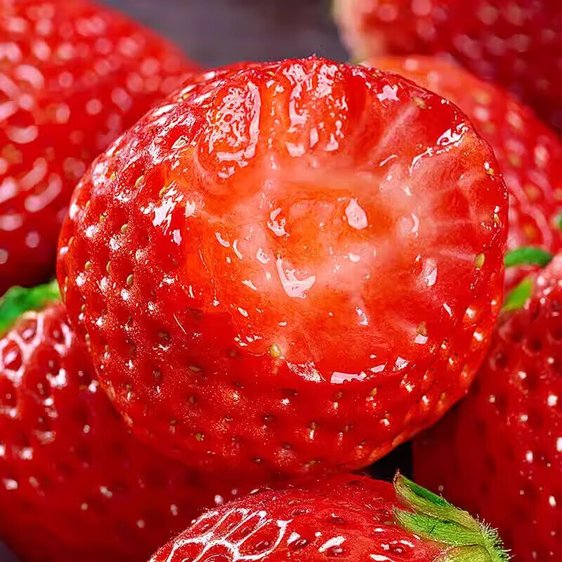 余悦四川奶油红颜草莓【JD顺丰-多地次日达】99奶油非丹东草莓送礼 带箱2.3斤【单果8-15g-净重1.8斤】送礼彩箱装