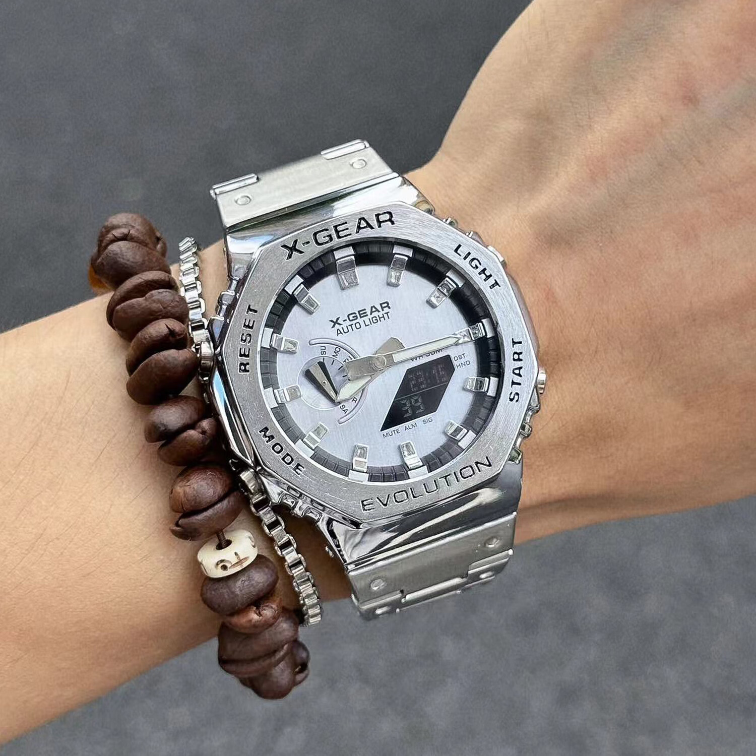 X-GEAR农家八角橡树男士钢铁机械之心青少年初高中学生运动防水石英手表 银蓝胶带【字母款】