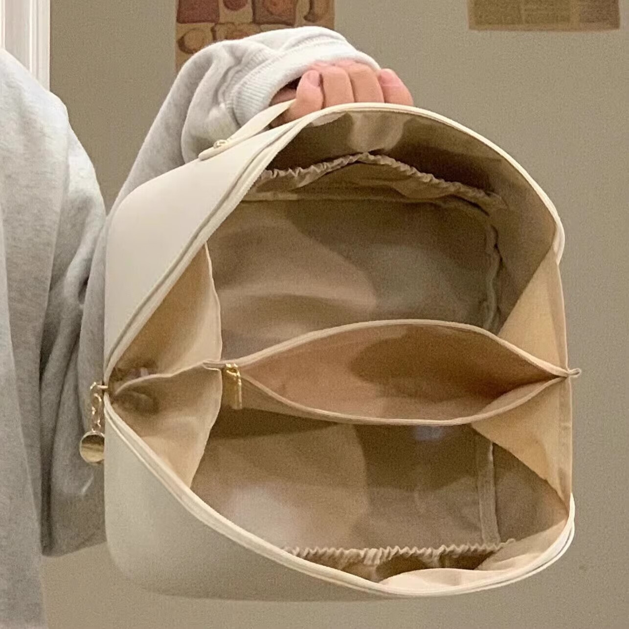 吱凡日本化妆包便携女大容量2025新款收纳包小洗漱包护肤品手提箱旅行 奶杏白-L【大容量 分区彩妆化妆品 透明笔刷袋】