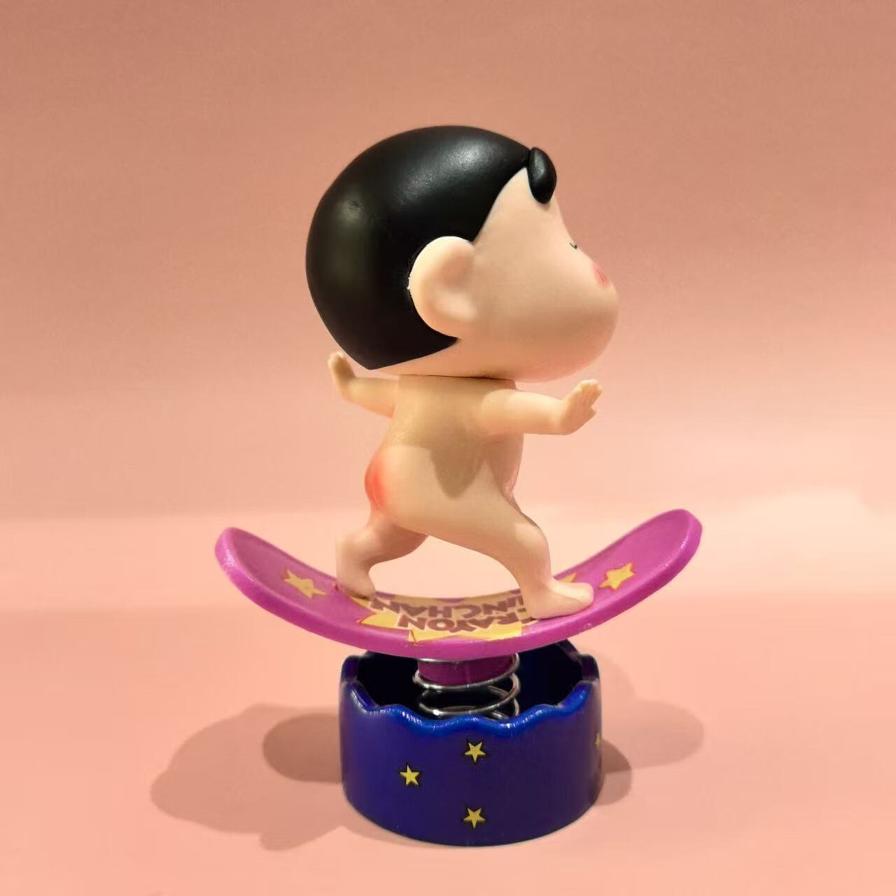 蜡笔小新潮玩手办洗澡冲浪小新小葵桌面摆件玩具装饰男女生日礼物 摇摇乐粉色色滑板小新12CM