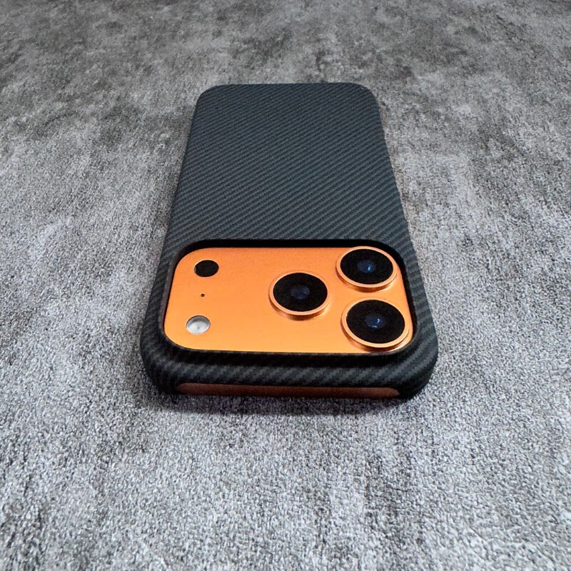 康思琦碳纤维纹适用iPhone16手机壳新款苹果17Promax轻薄防摔15/14Pro磨砂防指纹13高级感保护套12男女款 【黑色细纹】碳纤维纹-半包硬壳 iPhone 17 Pro Max