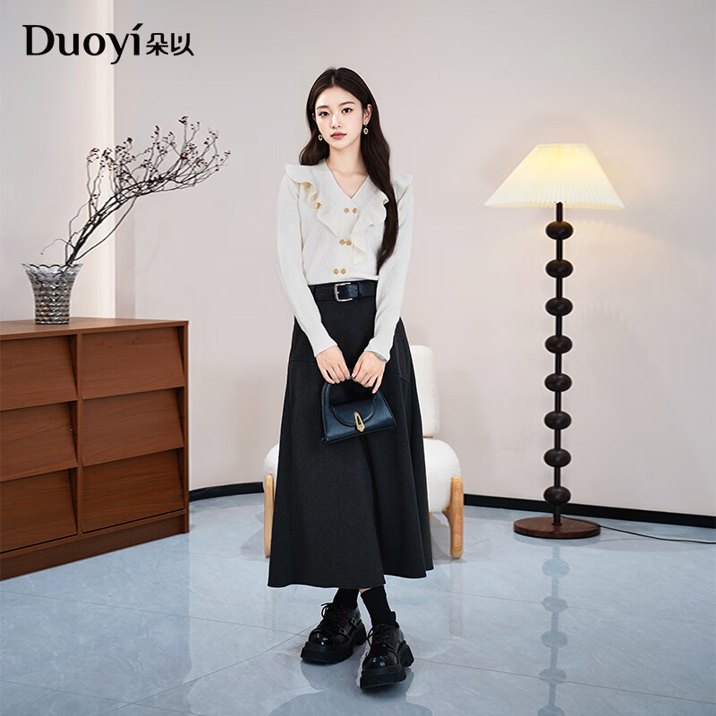 朵以2025冬季新款温柔玫瑰双排扣荷叶边收腰亮丝毛衣V领针织衫 香草白 均码